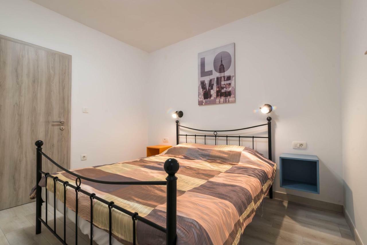 Appartement Apartman Paola à Pula Extérieur photo