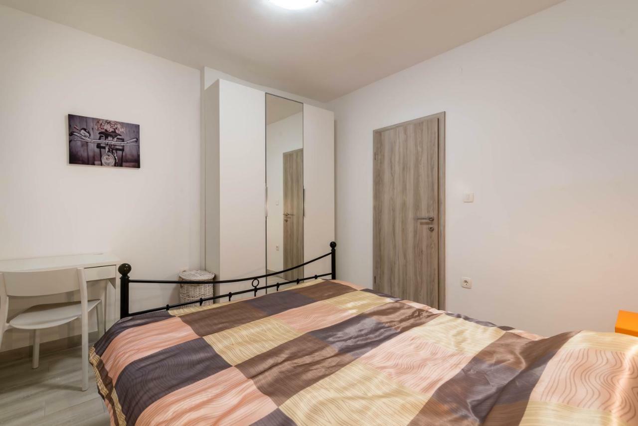 Appartement Apartman Paola à Pula Extérieur photo